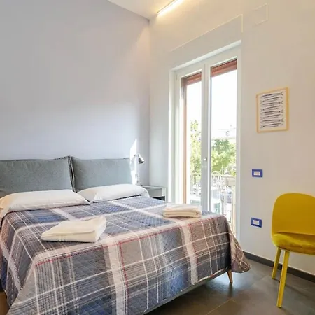 Un Passo Dal Treno Piazza Vittorio Veneto 36-salerno Station Homestay *