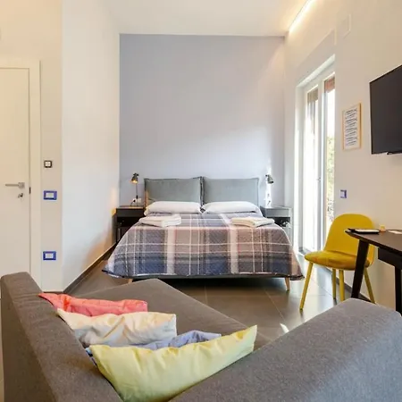 Homestay Un Passo Dal Treno Piazza Vittorio Veneto 36-salerno Station *