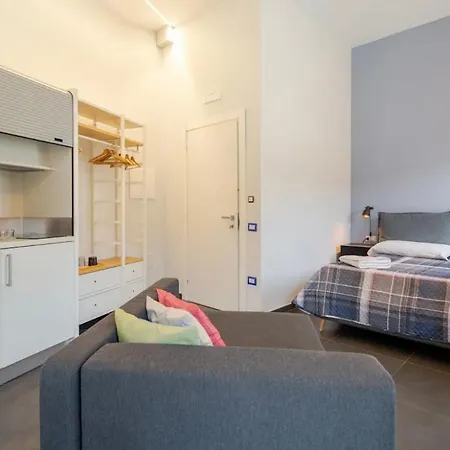 Homestay Un Passo Dal Treno Piazza Vittorio Veneto 36-salerno Station *