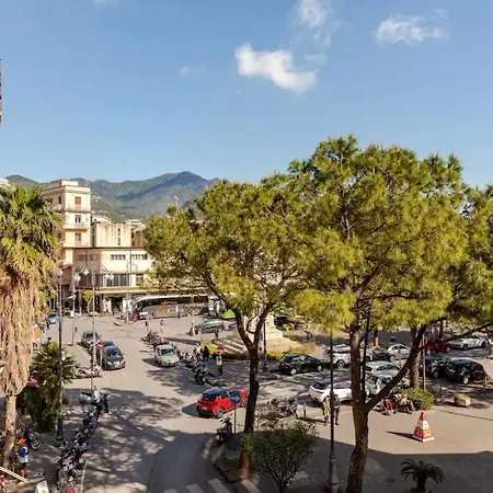 Un Passo Dal Treno Piazza Vittorio Veneto 36-salerno Station