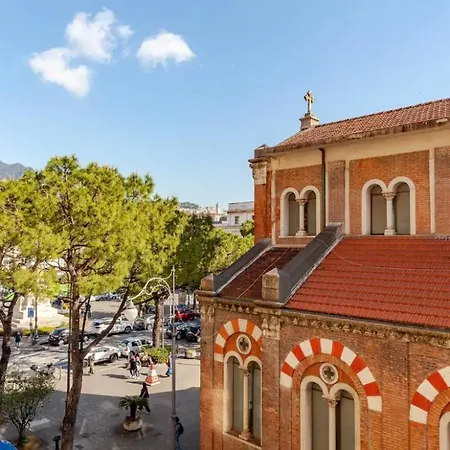 Un Passo Dal Treno Piazza Vittorio Veneto 36-salerno Station * Salerno