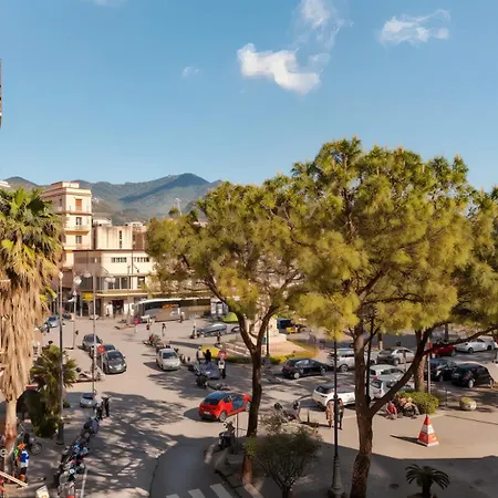Un Passo Dal Treno Piazza Vittorio Veneto 36-salerno Station